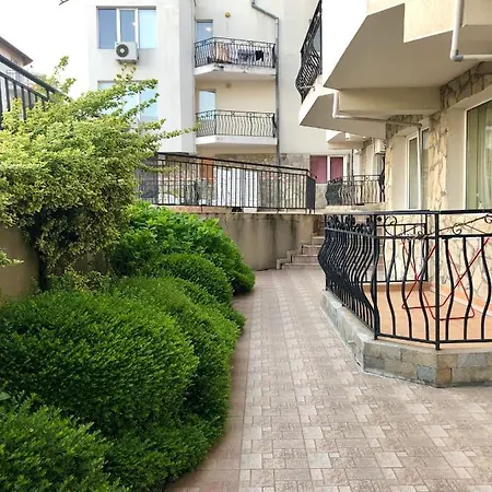 New! 2-Rooms Apartment In Sveti Vlas 100M From See דירה